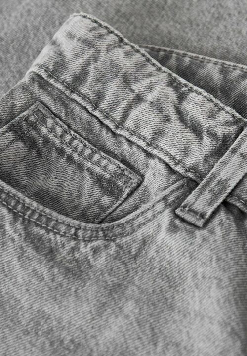 काले डेनिम को हाइड्रोजन पेरोक्साइड से ब्लीच करने के लिए उन्नत धुलाई सहायक